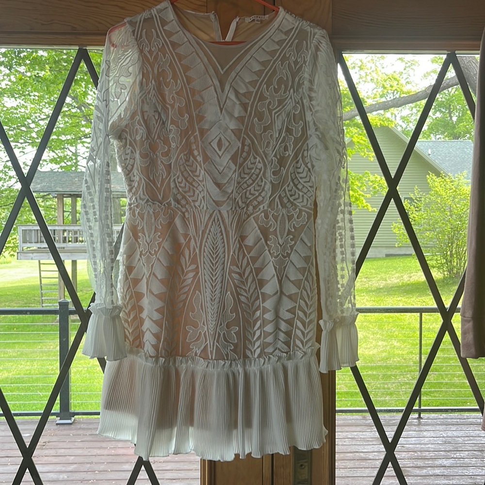 NWOT BAEVELY MEDIUM DRESS , CRÈME IN COLOR